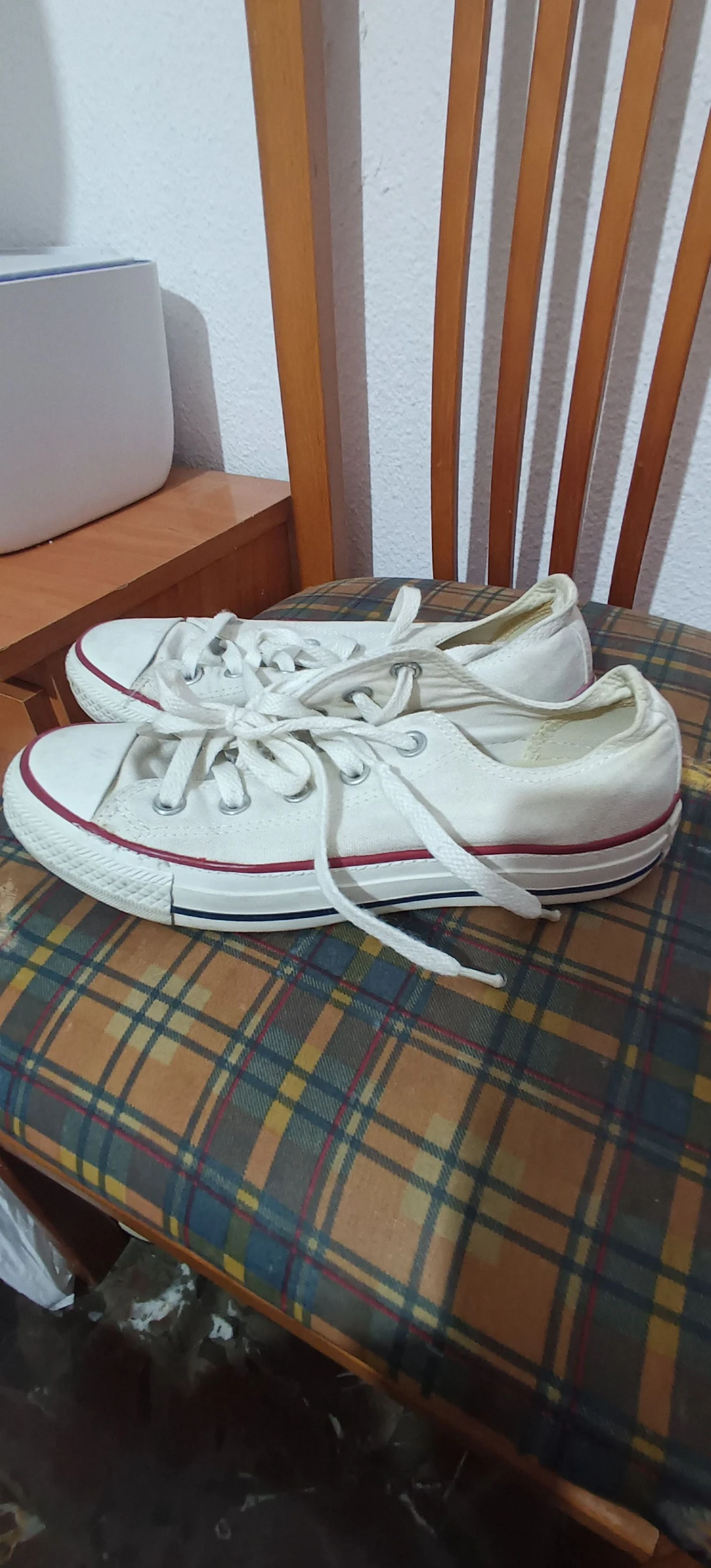 White Converse All Star - Classic and Versatile – photo 2